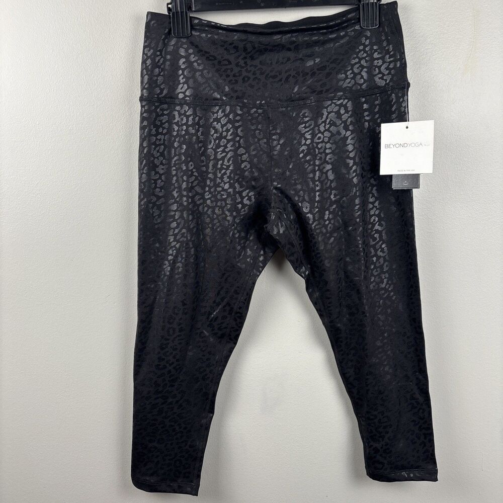 NWT Beyond Yoga Women's Black Leggings Leopard Size 1X. Made in USA Yoga Pants